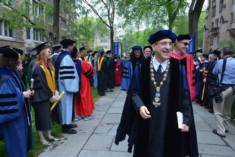 How To Wear Yale Robes Correctly?