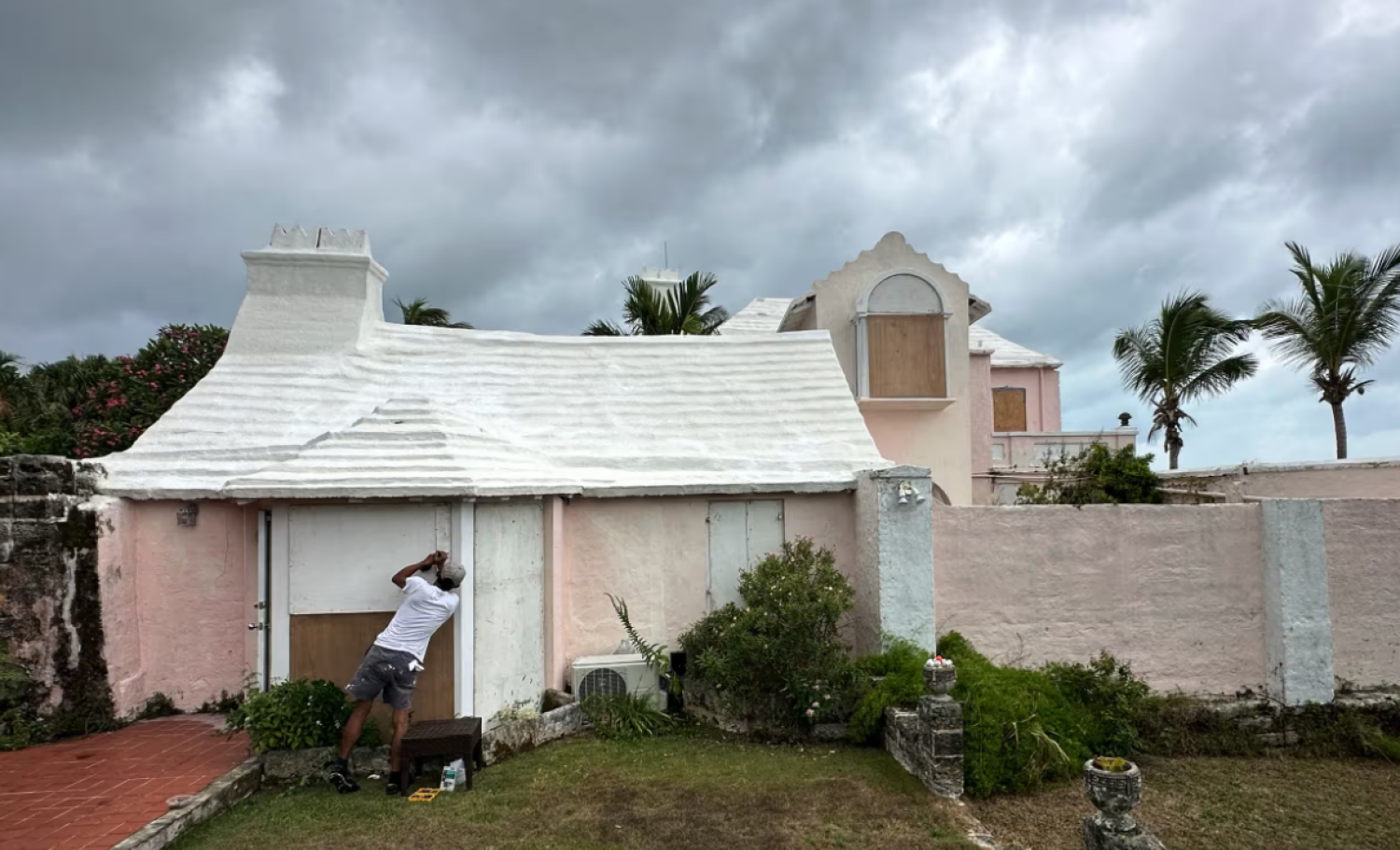 Hurricane Ernesto Makes Landfall On Bermuda As A Category 1 Storm The