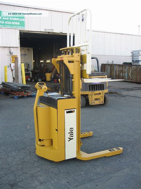 Yale Walk Behind Electric Forklift 3000Lb Cap 156 Amp Quot Lift 71 Amp Quot Tall